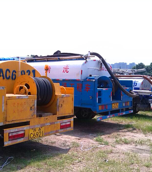 高壓清洗、吸污設(shè)備車(chē)